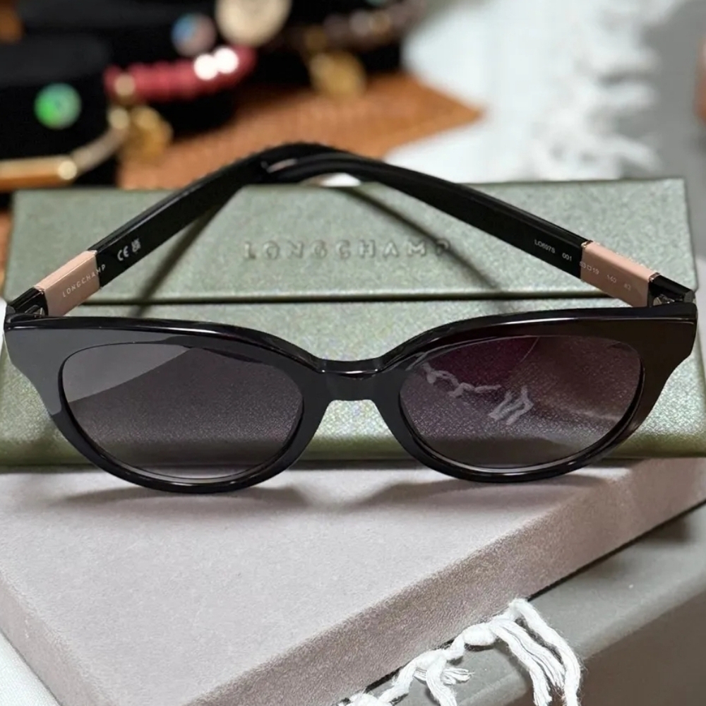 Gorgeous Womens Black Frame Longchamp Sunglasses With Box